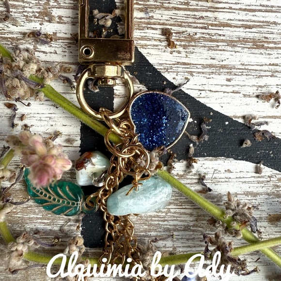 Starfish Charm Keychain with Gold Accents larimar blue quartz - Picture 3 of 3